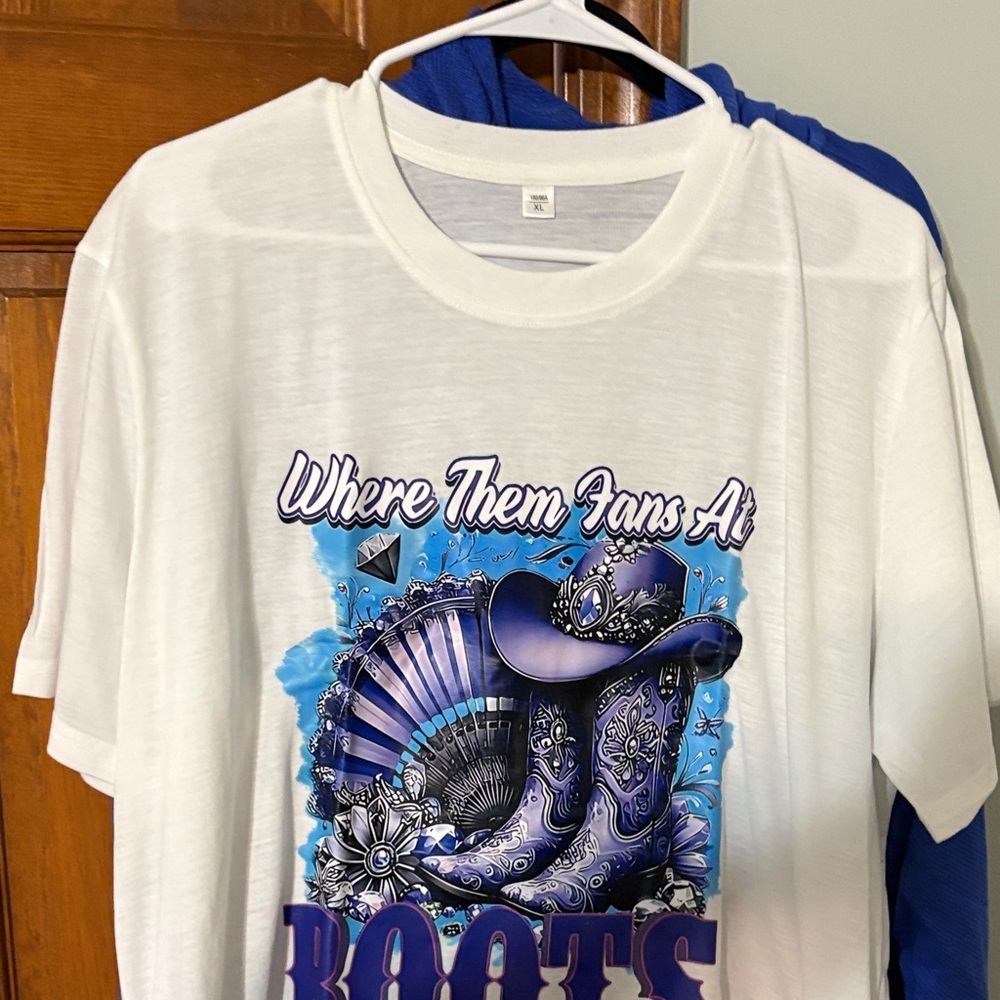 White Graphic T-Shirt with Blue and Purple Design nwot xl nice 23 in armpit